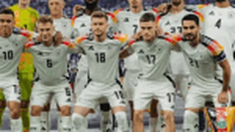 特雷·杨跳投遭康诺顿绊倒，对判罚表示不满被追加技犯