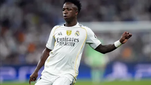 名记预测：切尔西无缘欧冠，罗塞尼尔下课可能性低